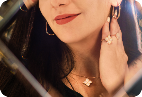 Какое золото подарить девушке — минималистичные украшения Laurentia 585!